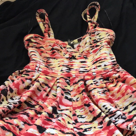 Bright romper! - Picture 2 of 5